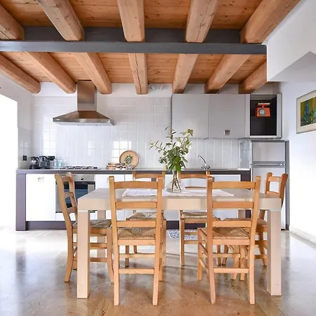 Guesthost - Calaone Wondeful Duplex Con Parcheggio X4 アパート *