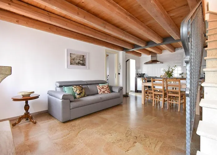 Guesthost - Calaone Wondeful Duplex Con Parcheggio X4 アパート